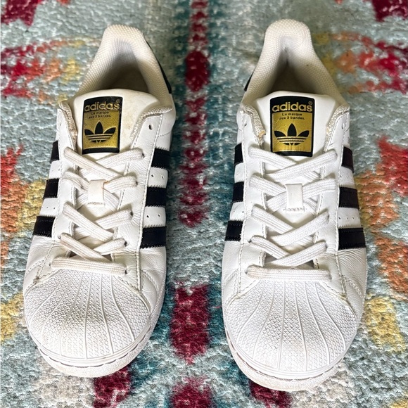 Adidas Superstar women’s size 8 - Picture 2 of 9